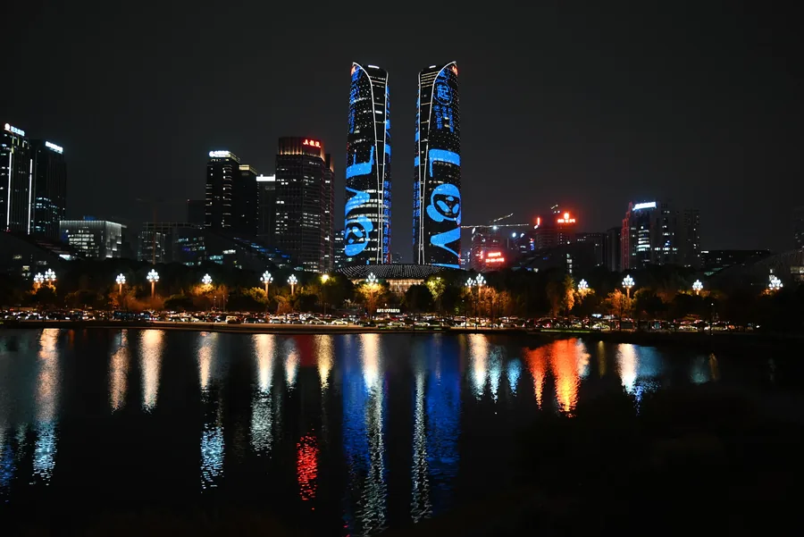 城市夜景倒影，Nikon Z5 摄影